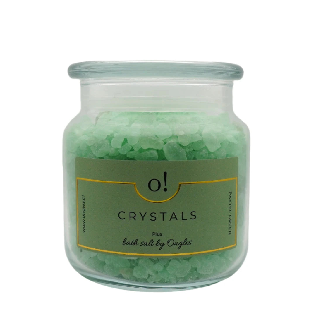 Sól do kąpieli Trawa Cytrynowa 600g od Ongles w formie kryształków. Naturalna sól o orzeźwiającym zapachu trawy cytrynowej, doskonała do relaksu, odświeżenia i pielęgnacji skóry, idealna do domowego spa.